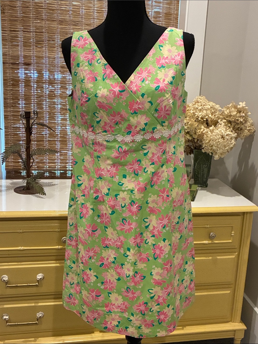 Vintage Lilly Pulitzer Rhino And Daisy print Size 8